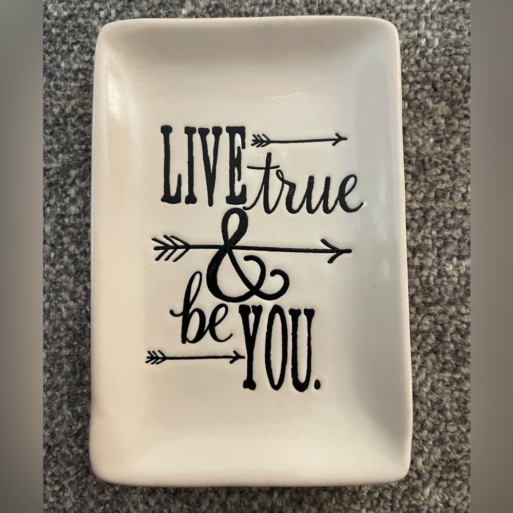Inspirational Message Trinket Trays - Thirty-One - Picture 3 of 5
